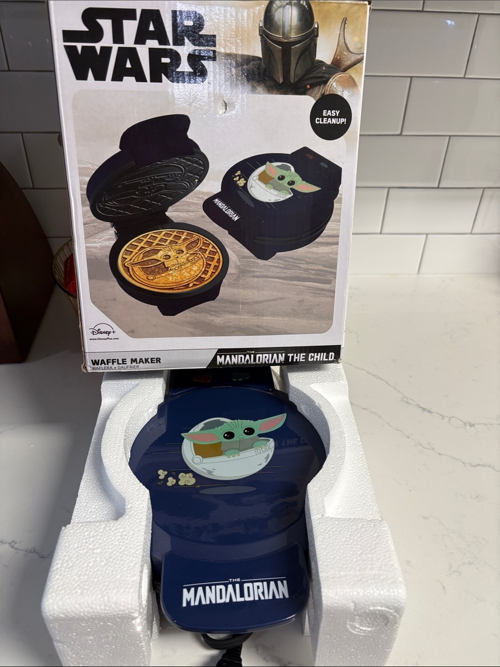 Star Wars Mandalorian Navy Waffle Maker with Green Grogu Artwork - Picture 2 of 5